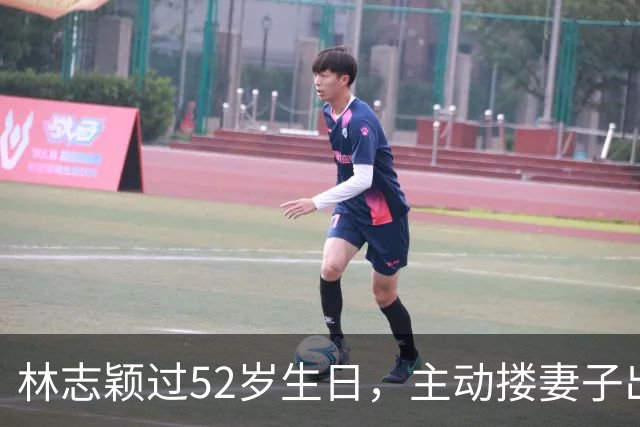 林志颖过52岁生日，主动搂妻子出镜，17岁儿子帅气还擅长羽毛球